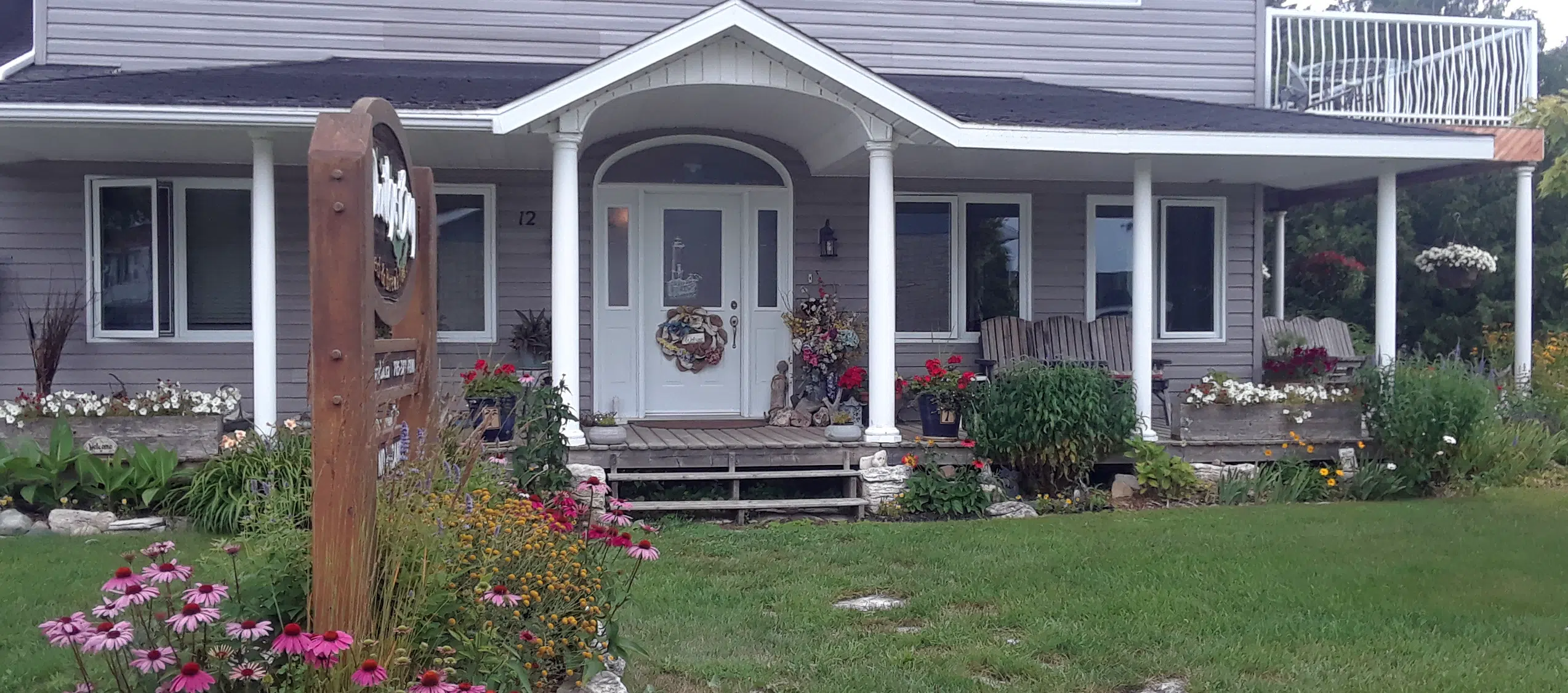 On The Bay Bed & Breakfast, Providence Bay (Manitoulin Island) On The Bay Bed & Breakfast, Providence Bay (Manitoulin Island)